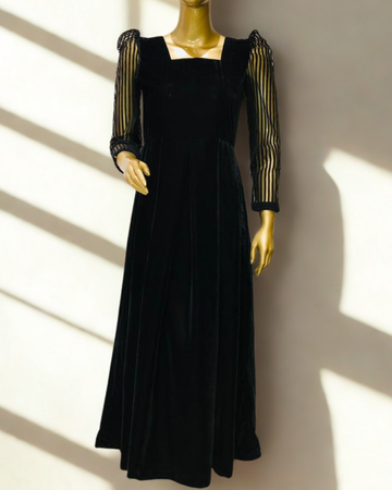 Roohi Velvet Maxi
