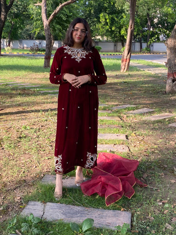 Mehwar Velvet Suit