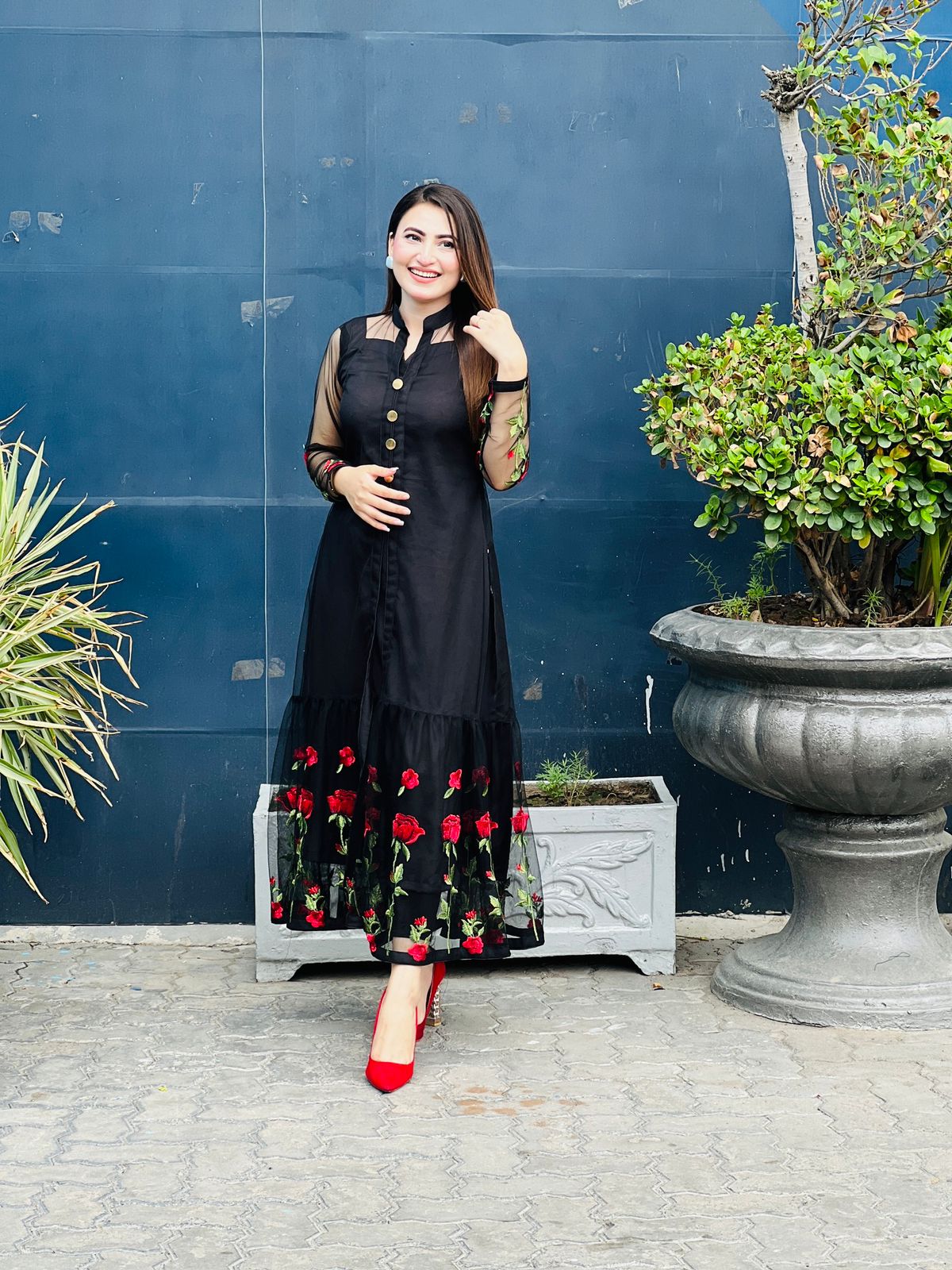 Net embroidery frock with grip lining