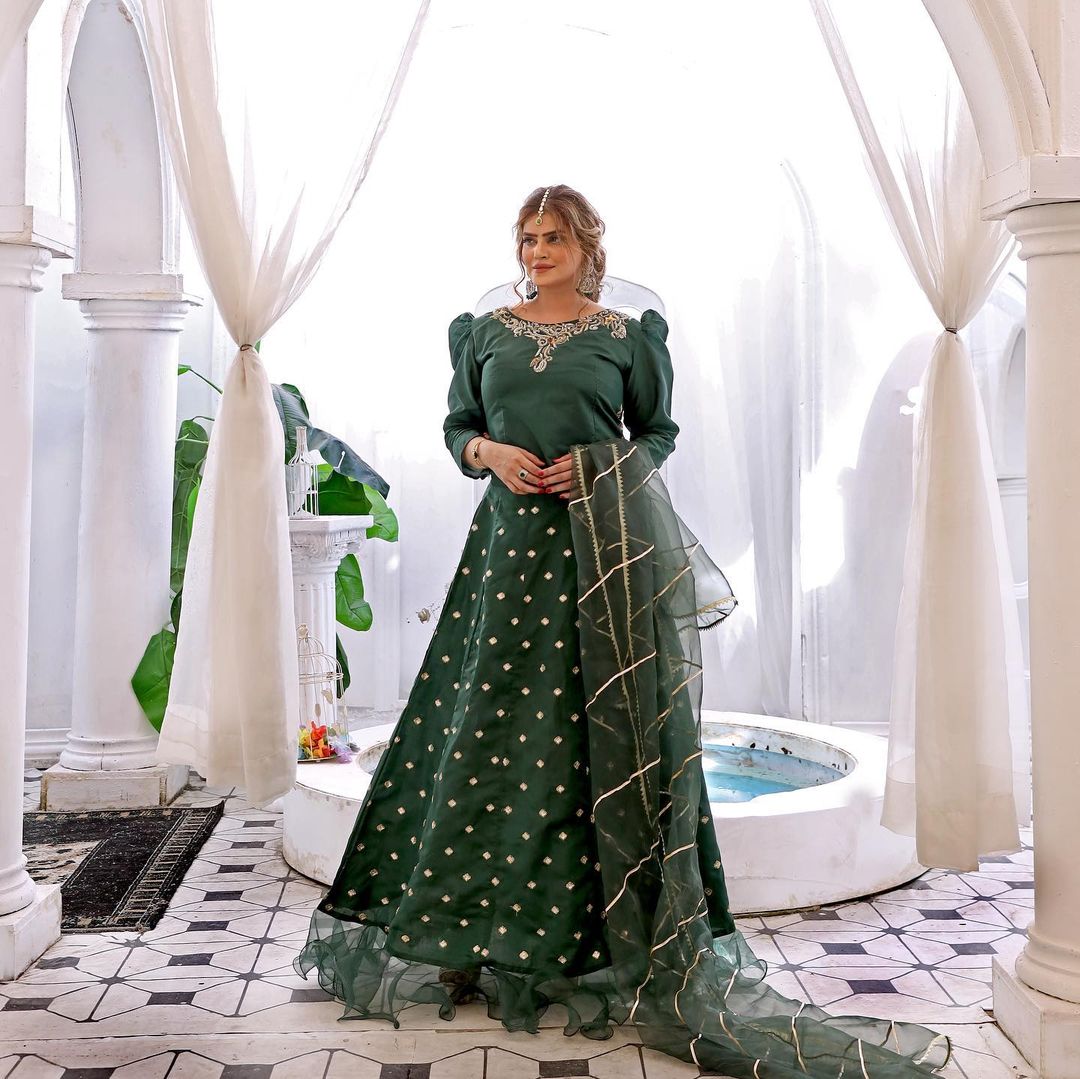Neelam Lehnga (3pc)