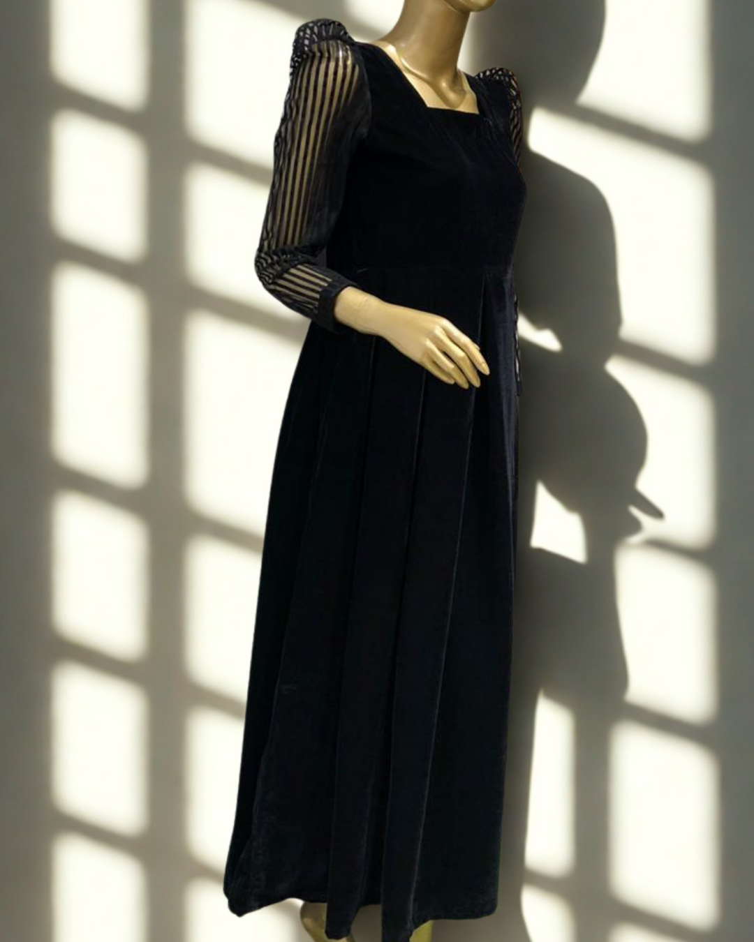 Roohi Velvet Maxi